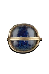 Rückseite eines Medaillons mit einem Löwen, der auf unebenem Boden steht, 3.-4. Jahrhundert n. Chr. (Gold, Glas und Kupferlegierung)